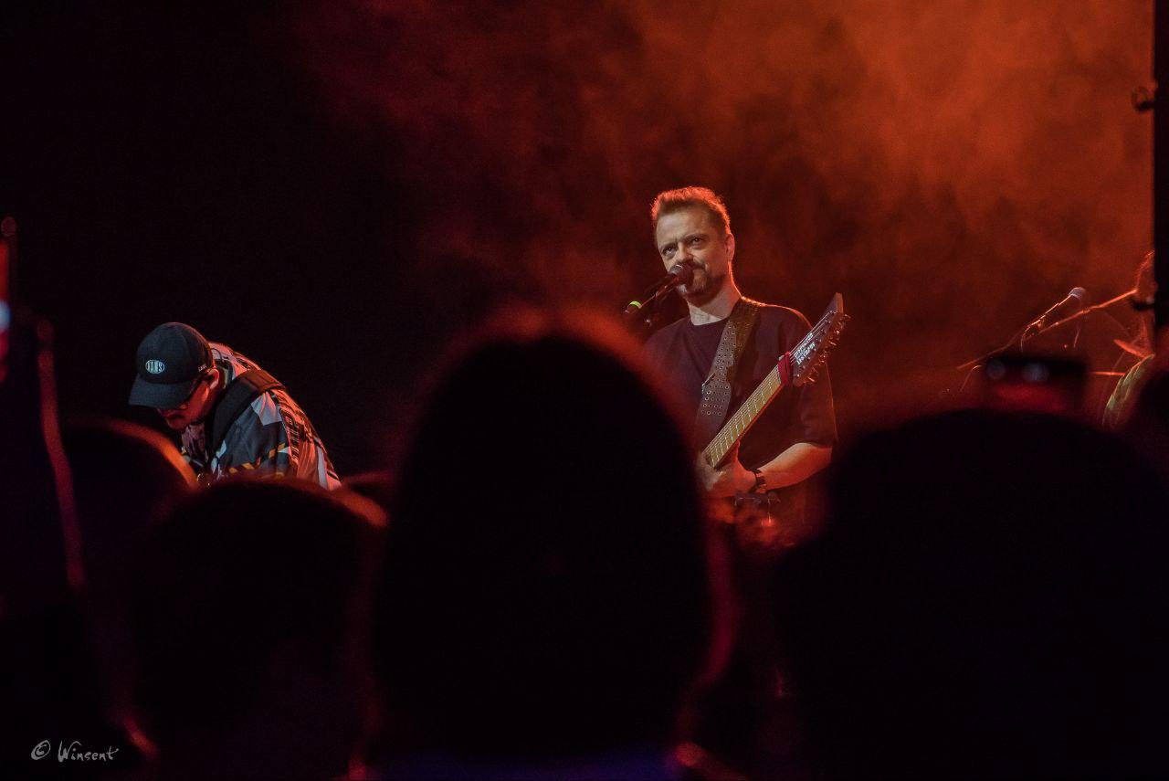 Фото Это аншлаг! Александр Пушной собрал полный зал на двухчасовом концерте в Новосибирске  — ФОТОРЕПОРТАЖ 9